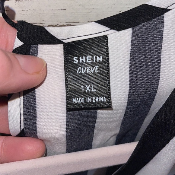 NWOT shein cute black and white striped romper size one x really cute - Picture 4 of 8
